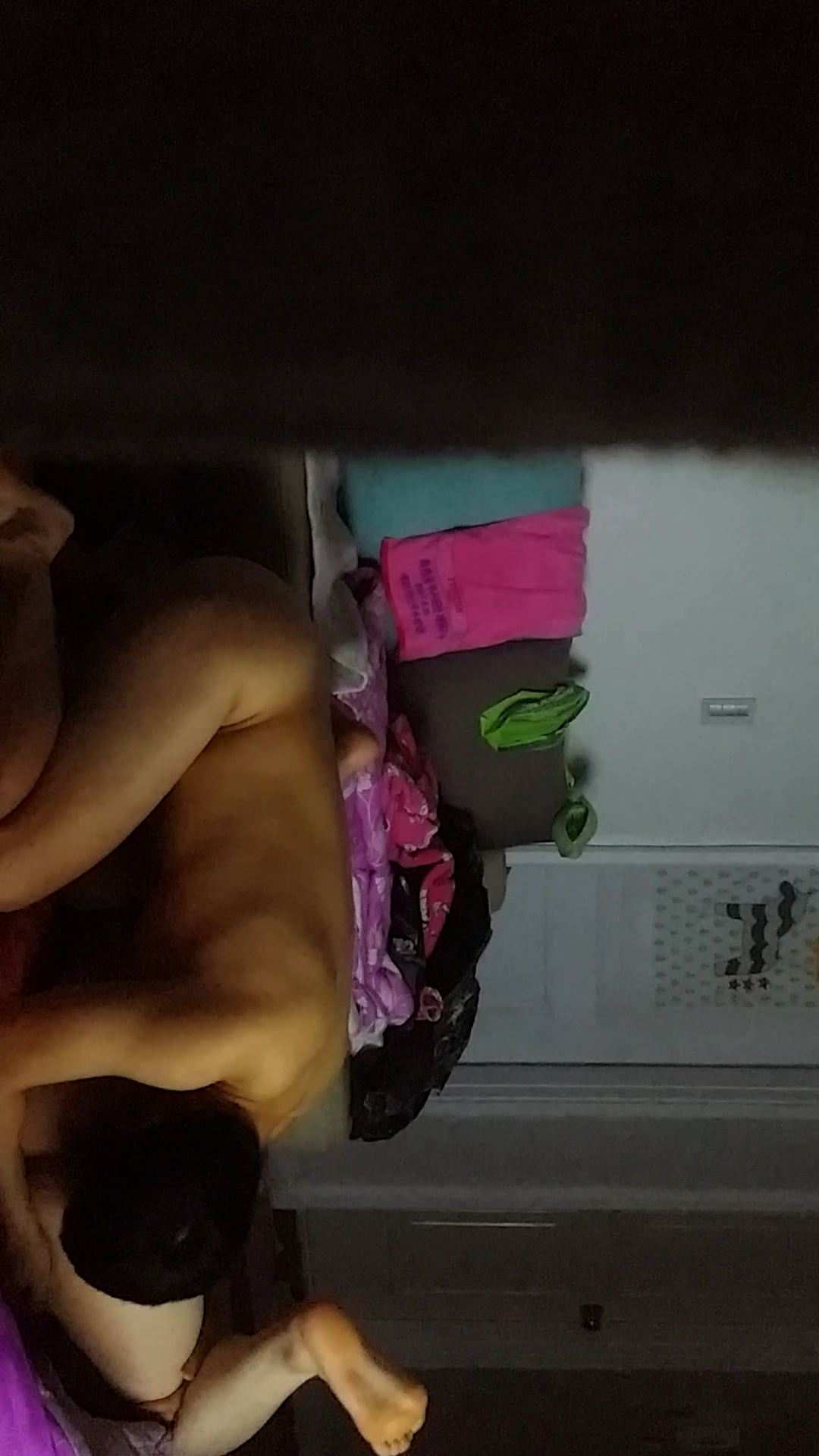 tv보다 옆에 여자 덮치기