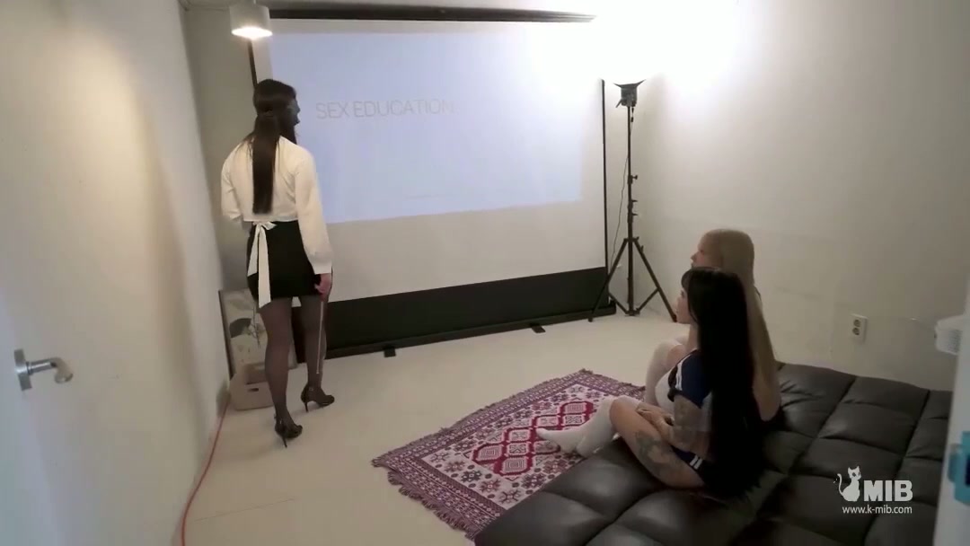 게스트 수지 & 사쿠라 자발적 노예 훈련반