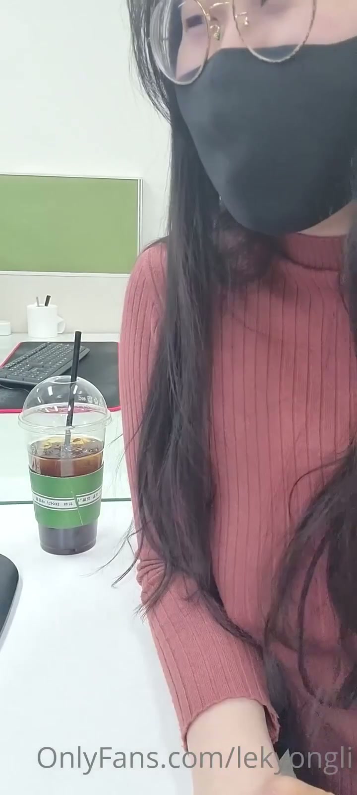 유부남 패티쉬 고백하며 사무실에서 자위
